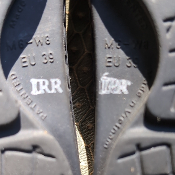 OOFOS Womens 8/Men's 6 Charcoal/Black Recovery Flip-Flops - Picture 6 of 9